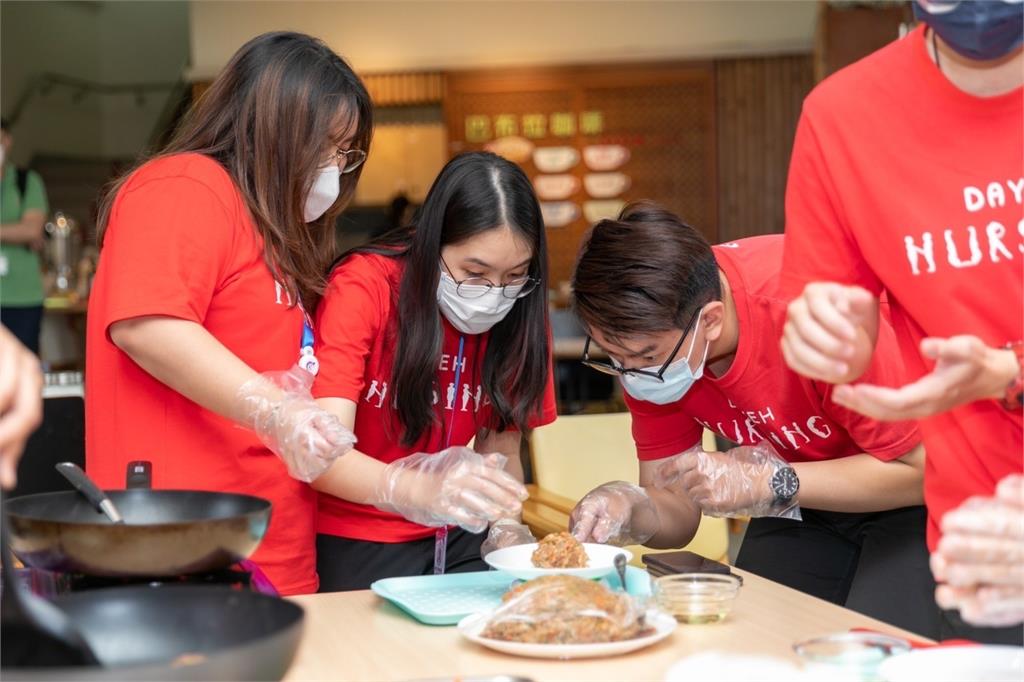 永信社福攜手大葉大學把教室移到香草花園　用香草料理喚起長者生活美好