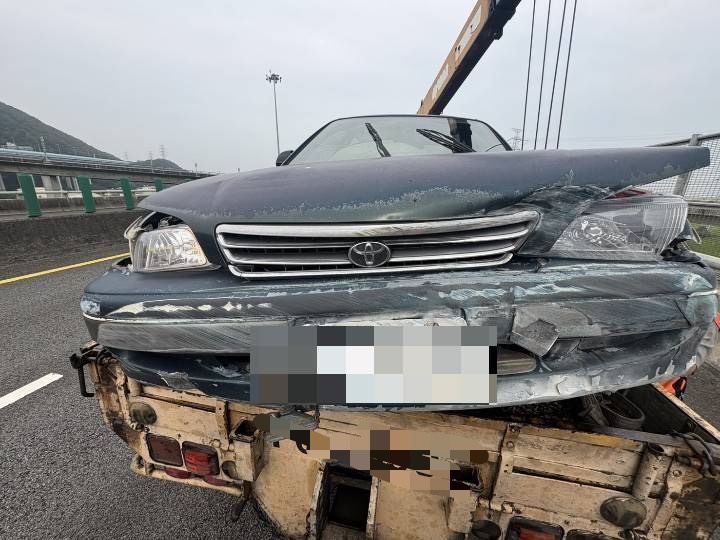 快新聞／離譜！19歲少女「酒後開進口車上國4」猛撞前車釀3傷　畫面曝光