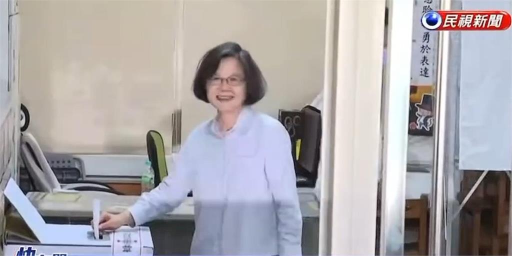 蔡英文久違現身「驚人1變化」太放飛！阿姨轉身反應嚇傻網笑：終於放下偶包