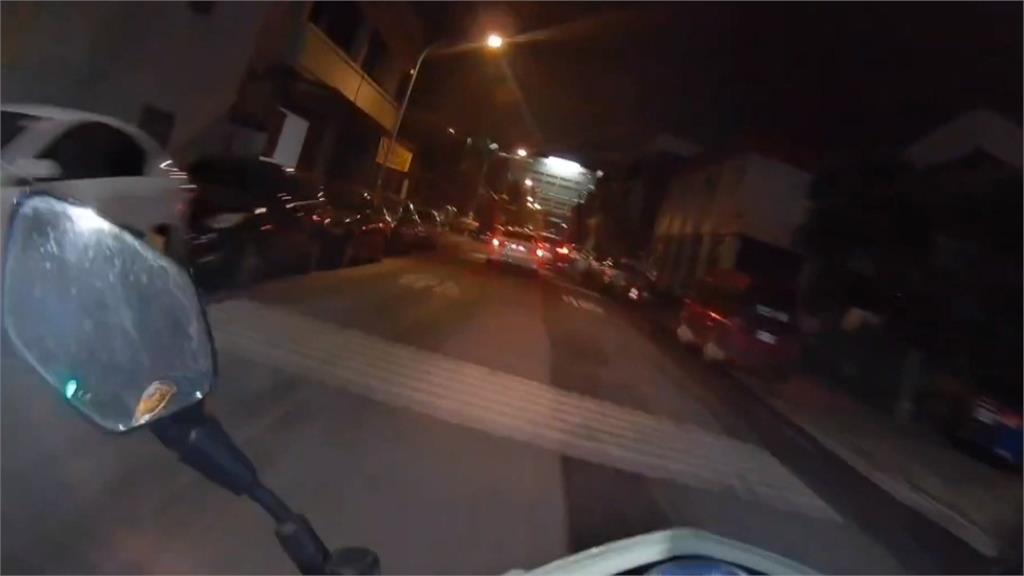 玩命？未成年載同事拒檢飆　被警開槍自撞民宅