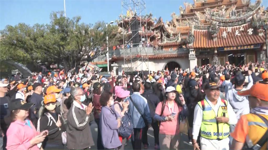 「粉紅超跑」到高雄 「四大天后」合體遶境場面盛大