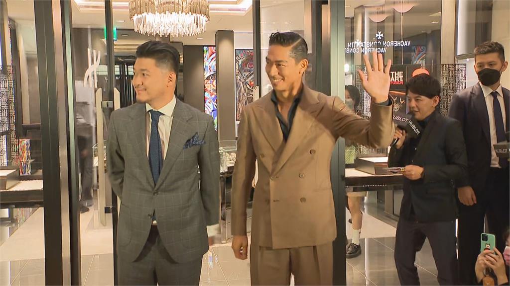 出席代言秀中文喊「當爸爸不累」 AKIRA心疼林志玲:感謝她的付出