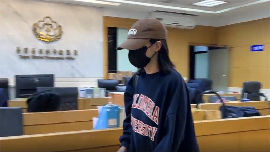 太子集團「燦笑從容女特助」全身包緊緊變了！庭上痛哭稱：只幫忙做「這件事」