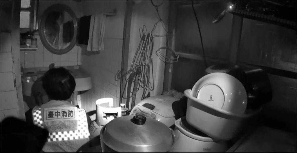 ７６歲獨居男倒臥浴室受困１小時　鄰居「隔牆有耳」機警通報神救援