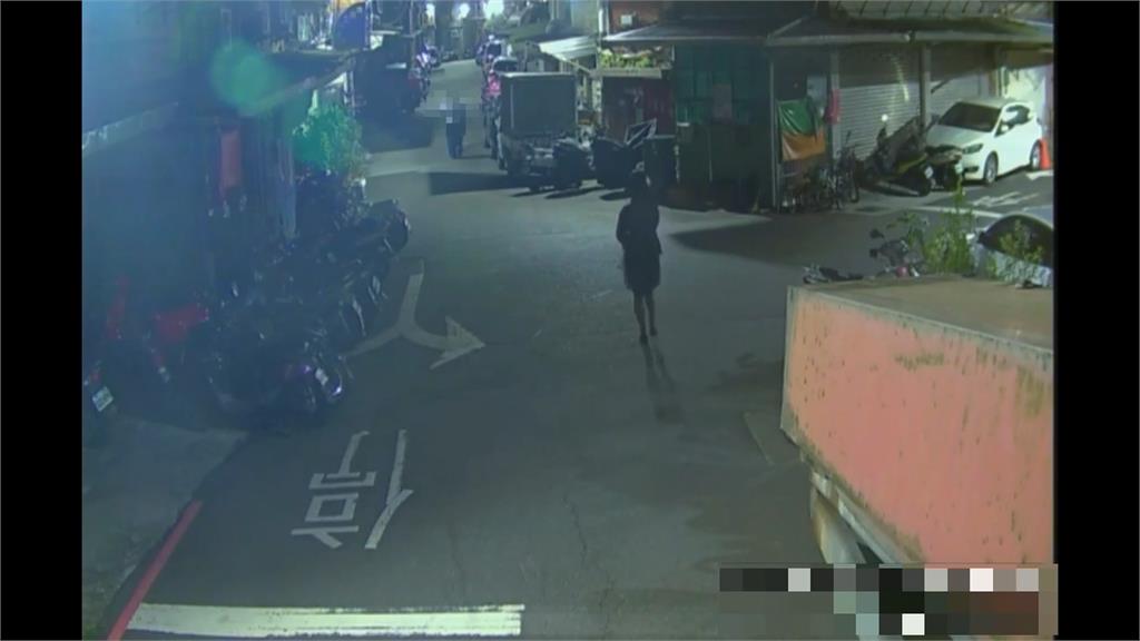 凌晨3點尾隨女子回家 「穿女裝詭男」走路搖晃跟進公寓樓梯間