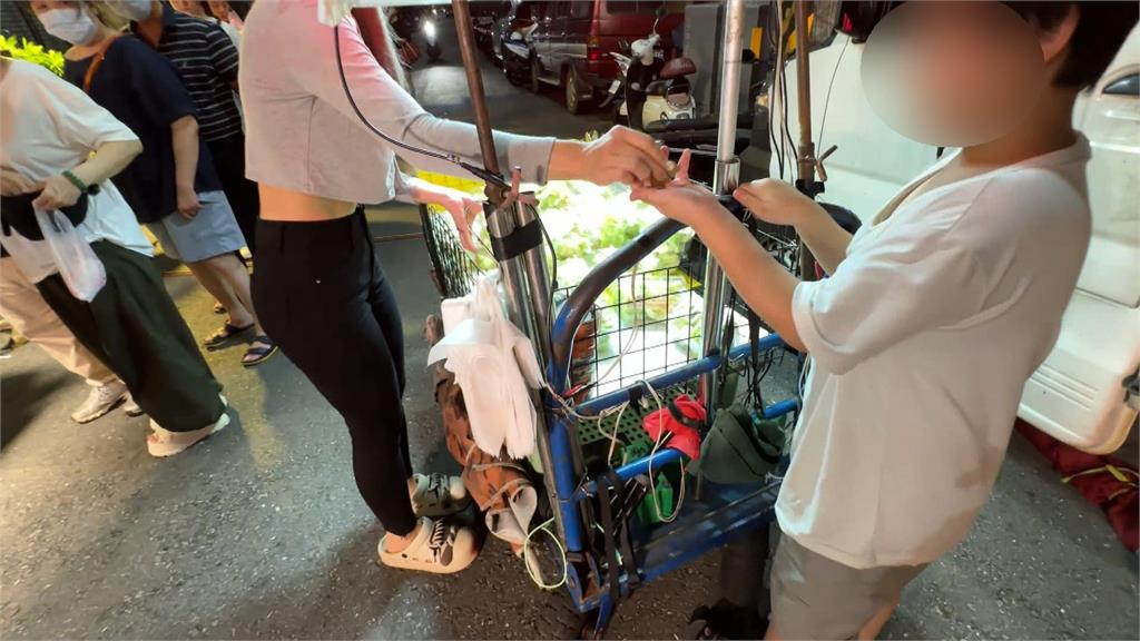 屏東男童「獨推車夜市賣芭樂」　社會處擬開罰家長