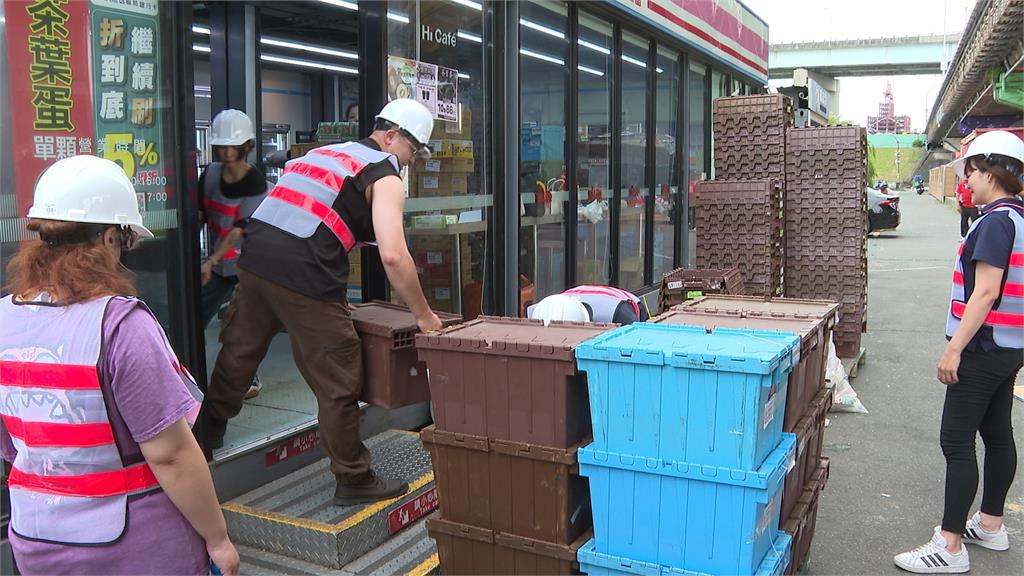 丹娜絲陸警！超商整間搬走、宮廟升空「躲颱風」　