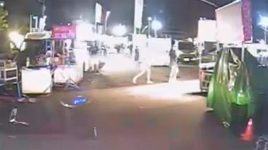 疑爭家產? 男逛夜市遭親哥持斧頭追砍 濺血送醫