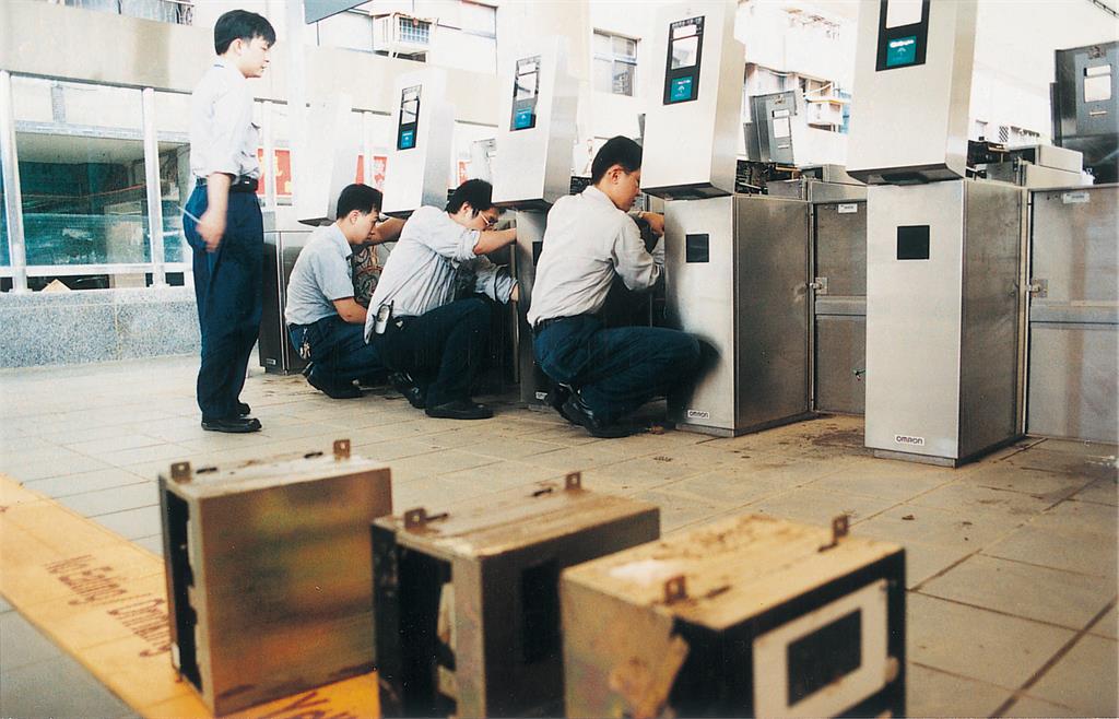 樺加沙「升級強颱」逼近台灣!北捷公開24年前「納莉颱風慘況」16站全淹沒