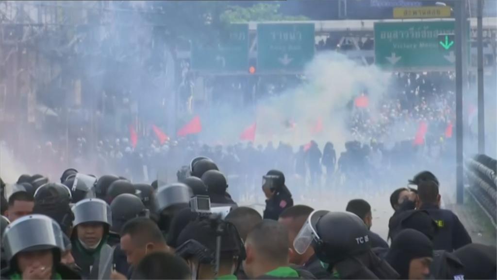 街道變戰場！　曼谷千人反政府示威　爆警民衝突 
