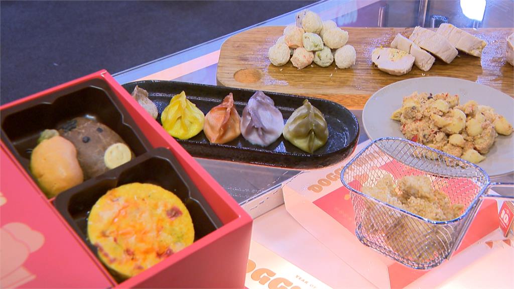 寵物年貨大街開跑！　狗狗試吃年菜.穿新衣　業者預估：有望成長五成業績