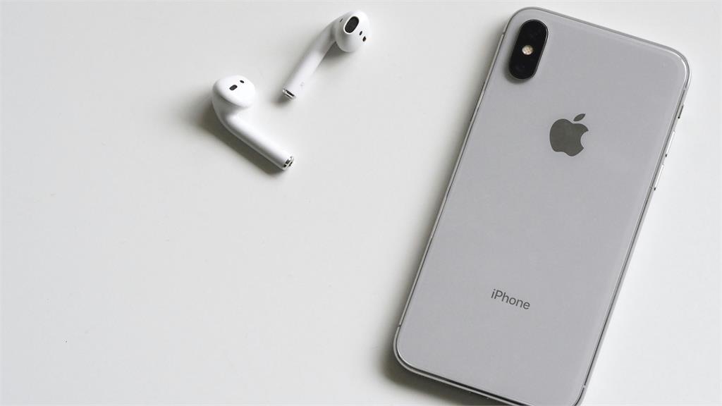 iPhone竊聽用戶對話遭抓包?他列「2鐵證開告」蘋果開上億天價和解…網炸鍋
