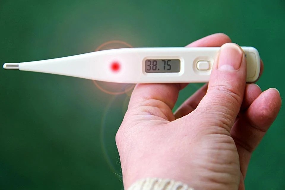 「小孩體溫只有35°C」大批家長急求救　兒科醫曝2原因解答了！