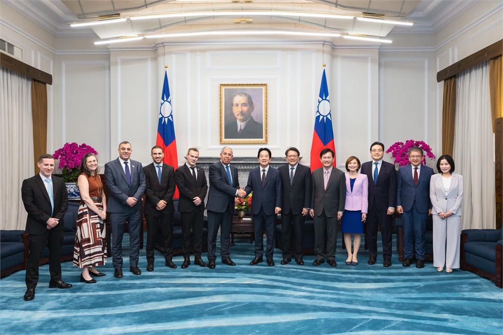 快新聞／陪賴總統接見以國議員訪團！林佳龍盼以「總合外交」深化雙邊交流