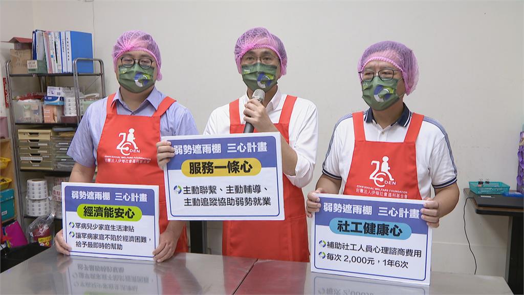 鄭運鵬庇護工場訂月餅送同仁 工場「小老師」教DIY