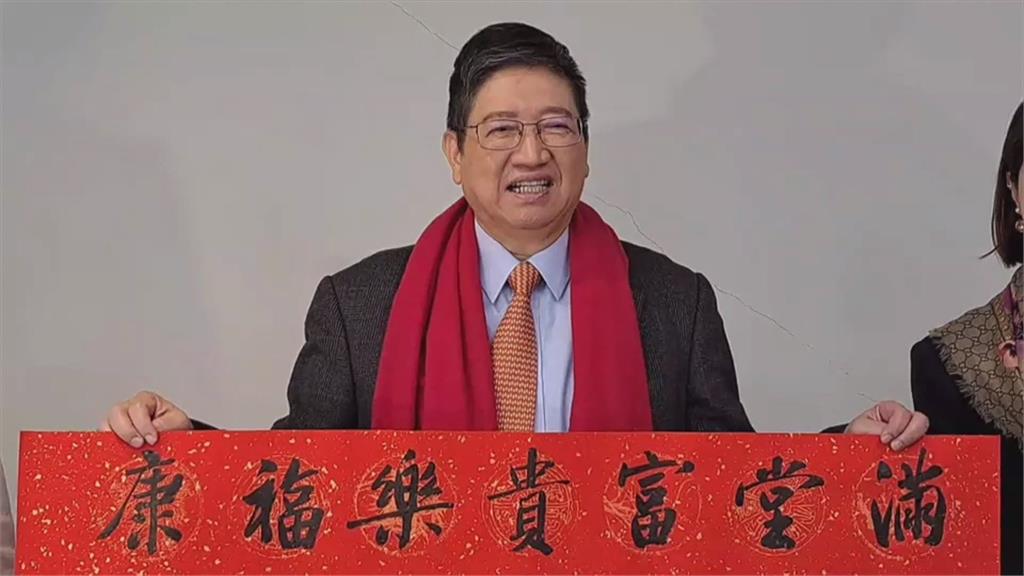 首次開箱大師墨寶 縣長楊文科化身書法迷