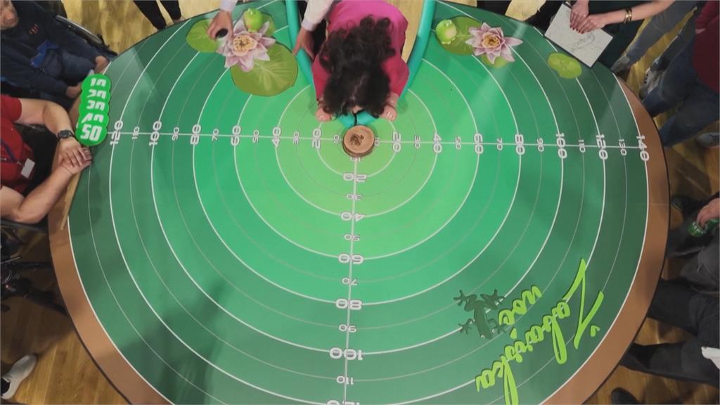 賽蛙? 克羅埃西亞趣味跳蛙比賽 固執青蛙"聞風不動"