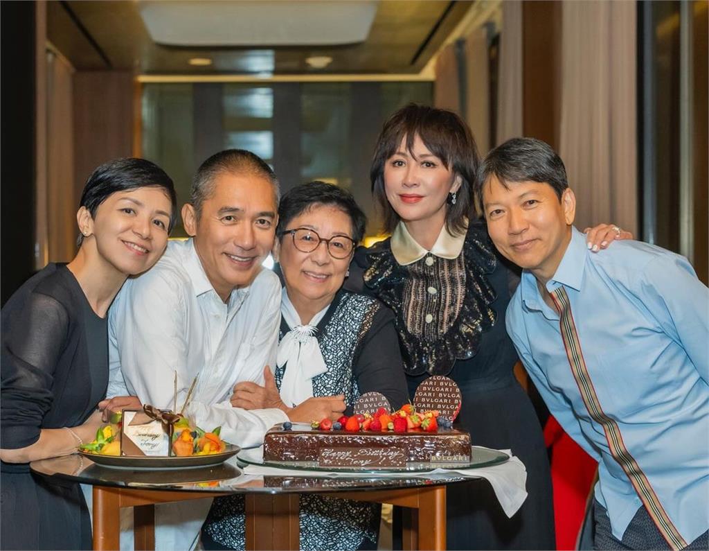 梁朝偉62歲了!生日宴星度超高「劉嘉玲親餵」甜蜜畫面曝光