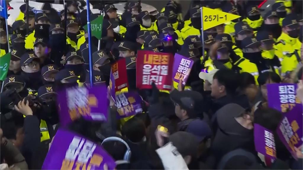 戒嚴風波引民眾不滿 南韓各地「燭光晚會」要尹錫悅下台