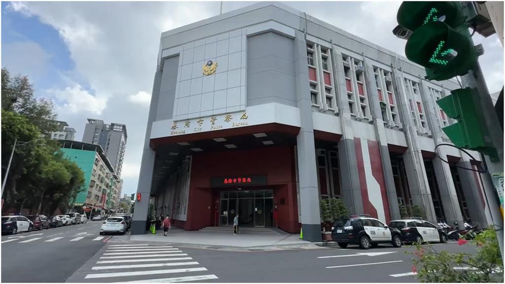 6旬嬤「槓上同居人」帥警到場反被盯上!遭徒手抓鳥「他1原因」告到底