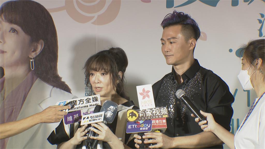 演唱招牌歌「求婚」　趙詠華與林俊逸「原地結婚」