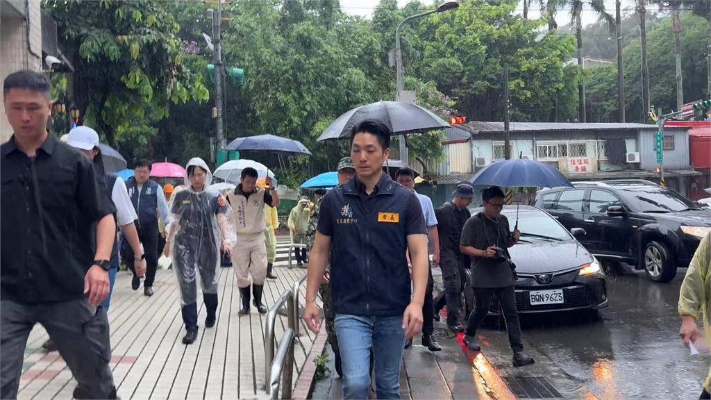 見者有份？　蔣萬安發淹水萬元慰問金 4樓住戶巧遇也領到