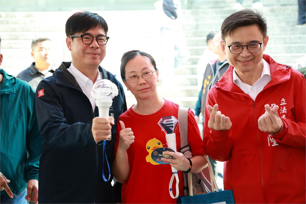 快新聞／初四迎財神發紅包！陳其邁偕賴瑞隆走春　細數有感幸福政績