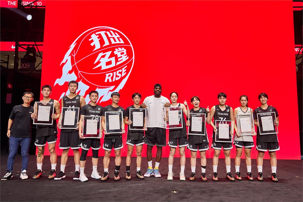 NBA/一張「吾皇萬歲照」秒懂魅力!詹皇任訓練營導師、台小將獲職籃球隊青睞