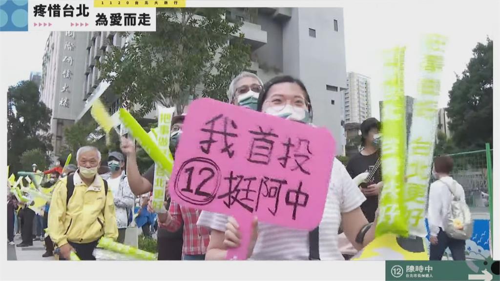 陳時中疼惜台北遊行現場擠爆！ 年輕人手舉「我首投挺阿中」支持