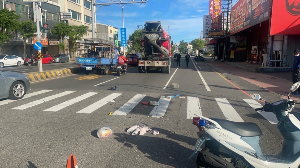 視線死角? 水泥預拌車撞死17歲騎單車女高中生