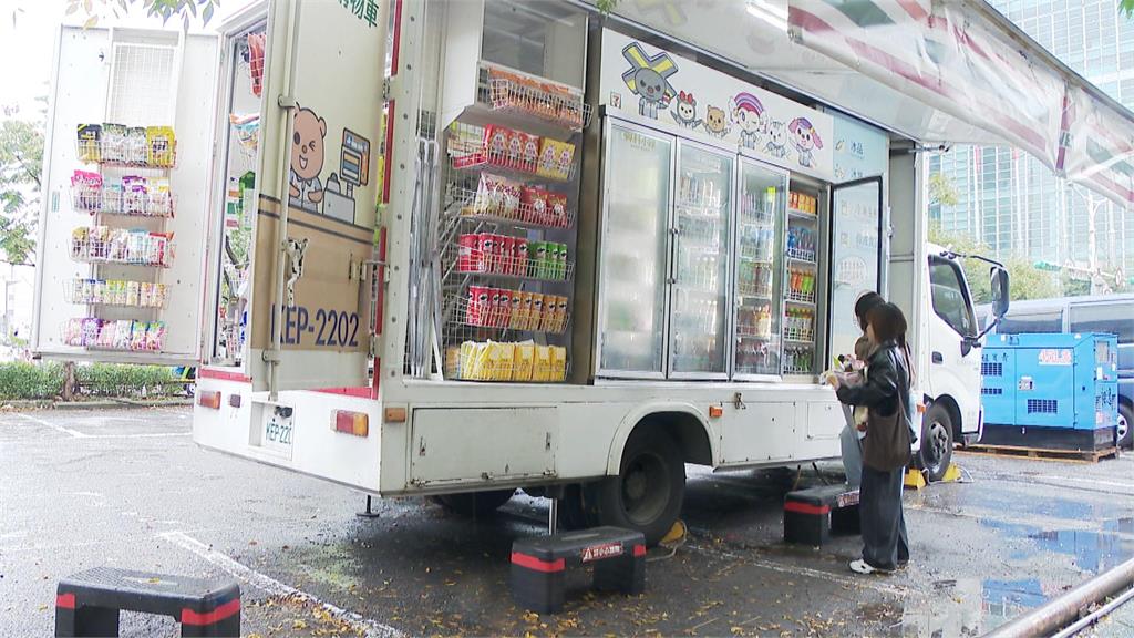 迎接2026跨年商機！　超商拆大門、增人力　引進行動購物車