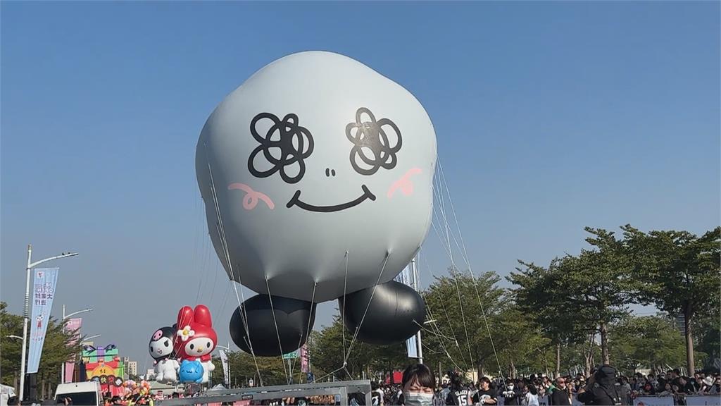 OPEN大氣球起飛！　告五人、「告五豬」遊行首度合體