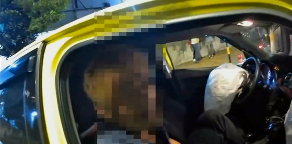 大馬路上甩尾撞分隔島　還狂開百米逃逸「搜出喪屍煙彈」