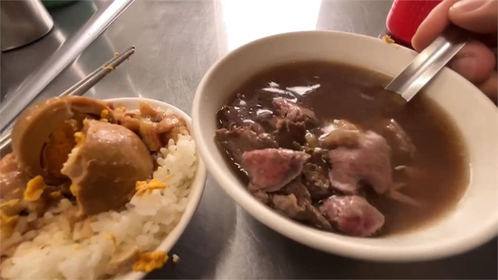 來台南這家點120元牛肉湯 附肉燥飯滷蛋免費無限吃