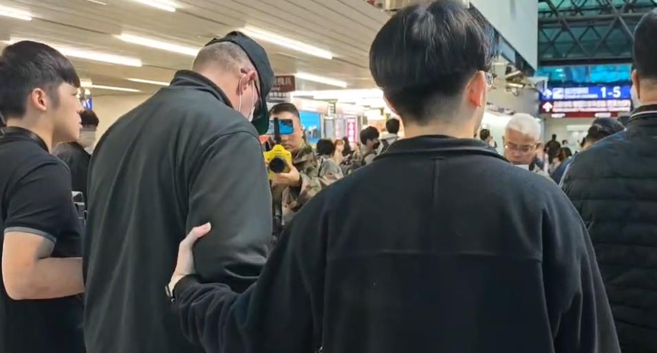 快新聞/美猥褻犯抓到了!驅逐出境畫面曝 移民署:全力維護台灣社會公共安全