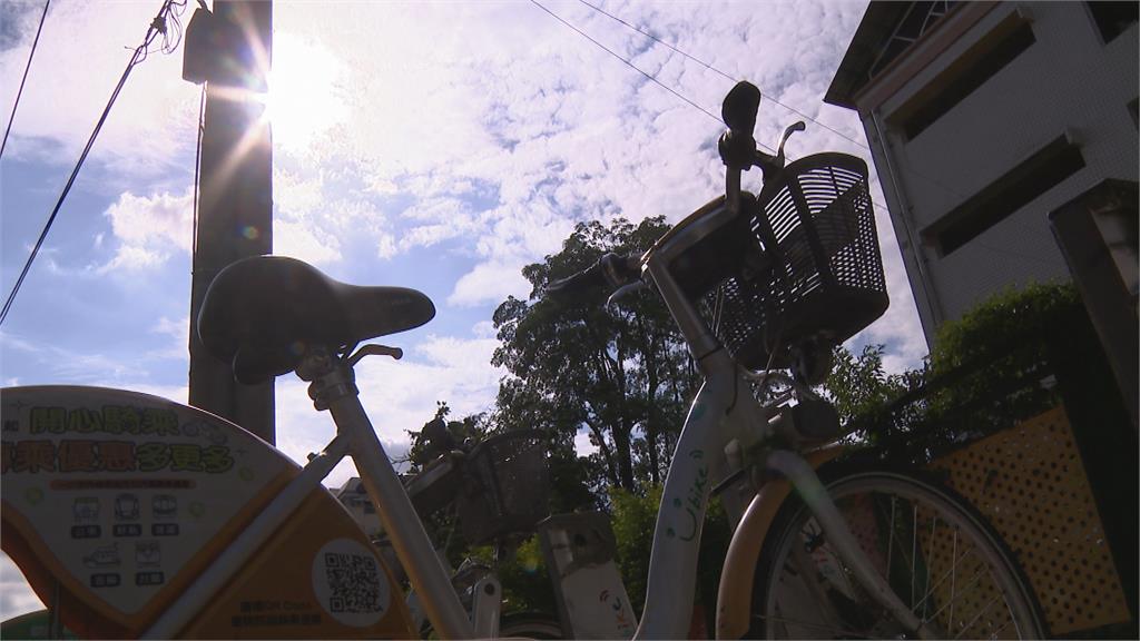 夏日高溫飆近40度　共享單車坐墊「熱到裂開」