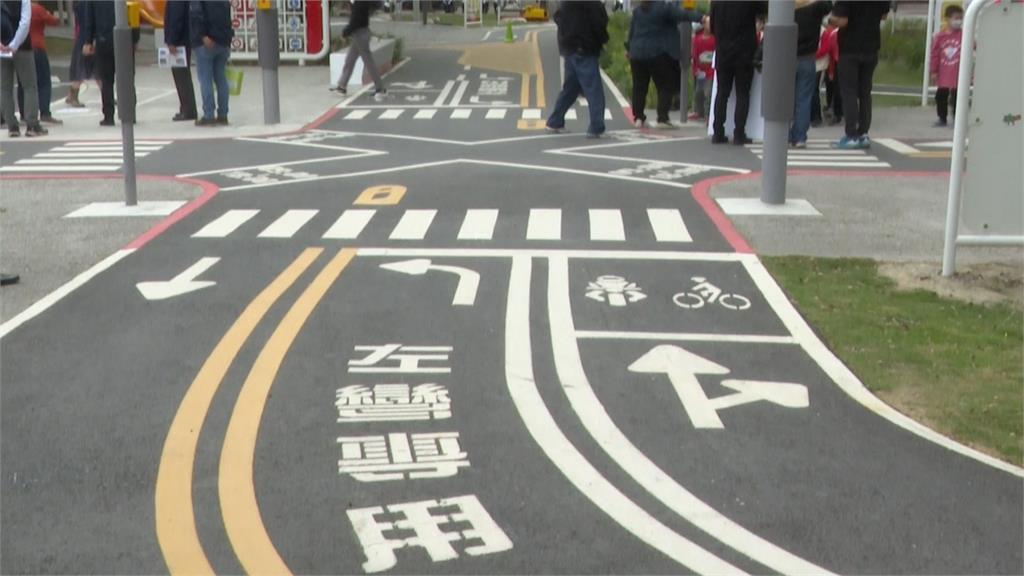 台南光賢交通公園 迷你路口超吸睛! 盼孩童遊戲中學習交通知識