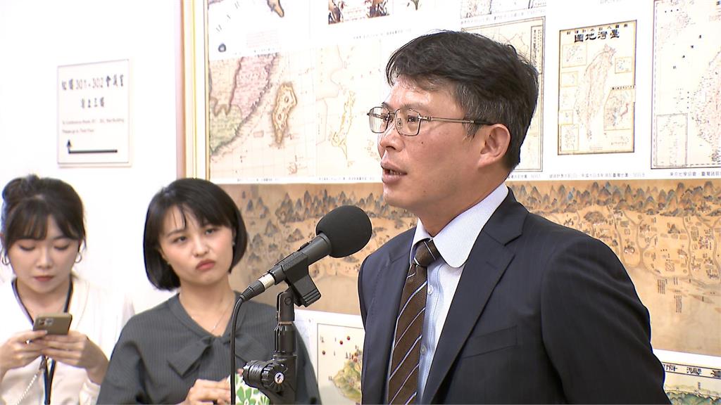 黃國昌深夜被傅崐萁「摸頭」笑開懷 綠酸:傅隨組織「傅隨小弟」