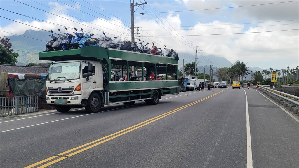 快新聞/大貨車台9線追撞路旁卸貨小貨車 送貨員傷重送醫不治