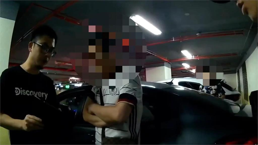 離奇車禍!搶方向盤擦撞路邊七台機車 兩男疑因毒品交易糾紛肇禍