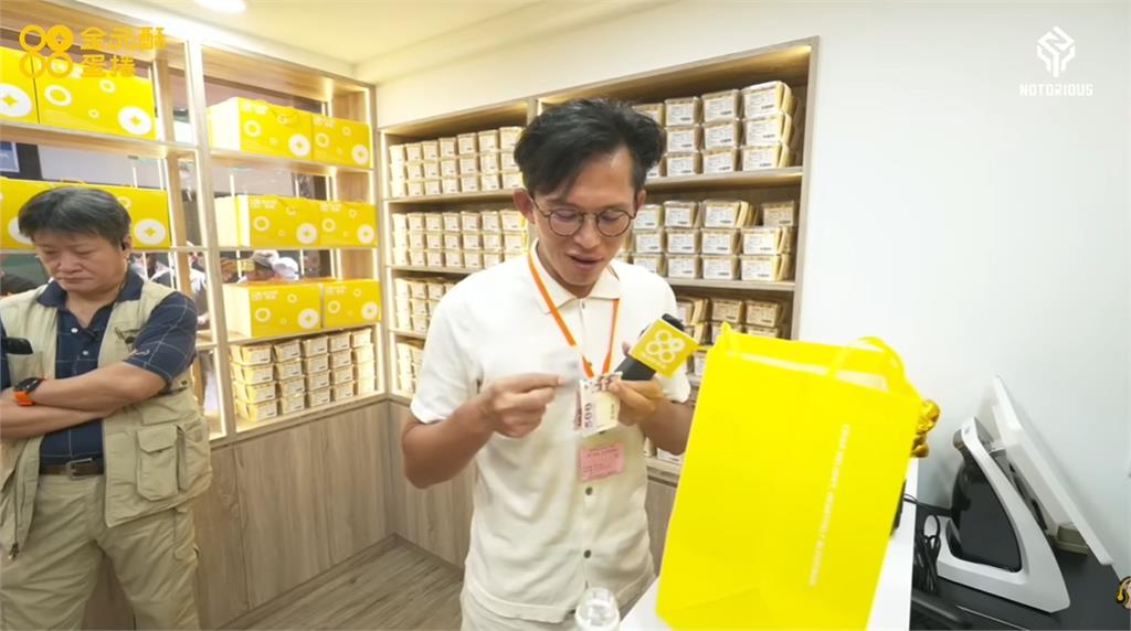 黃國昌疑又嗆柯文哲!試吃館長蛋捲被問「有無比監獄好吃?」他神回1句有夠酸