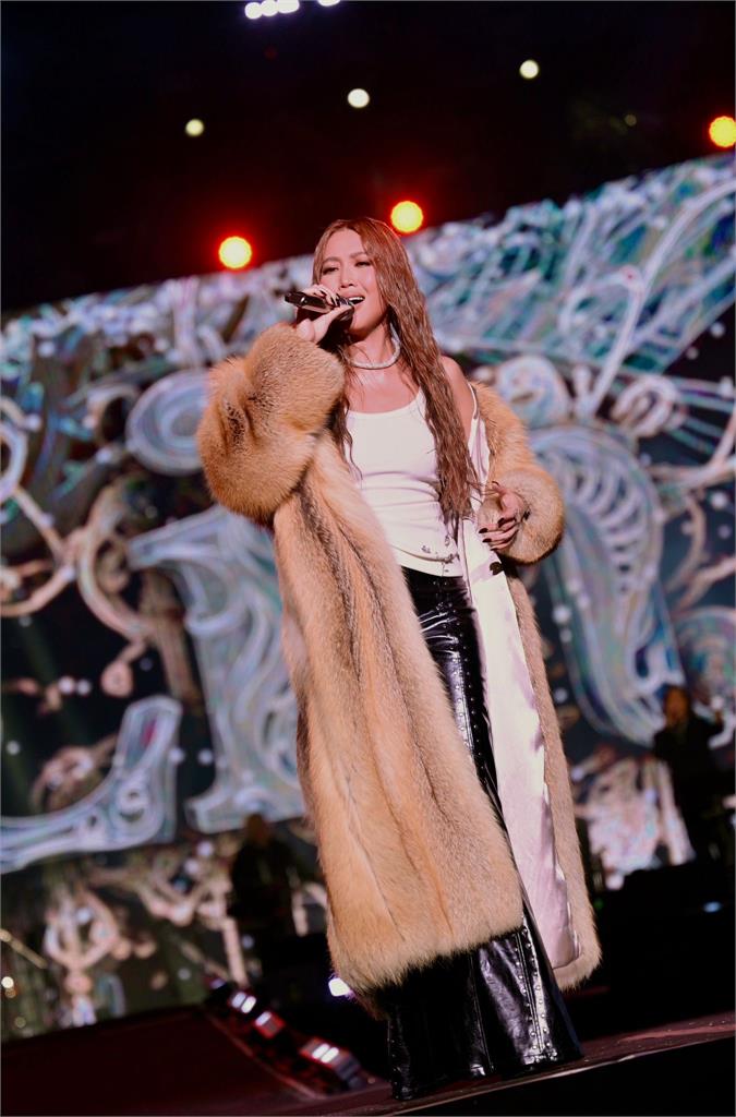 A-Lin跨年「超鏘金句連發」！要歌迷點歌投錢「限制縣長只有幾秒」網笑歪：多醉