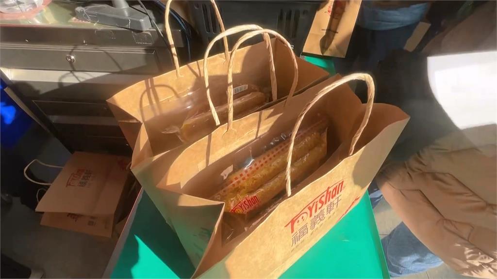 蛋捲名店「福義軒」排長龍　線上登記抽籤減少排隊時間