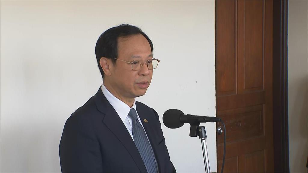 快新聞／國民黨竟公開羞辱官員！「這藍委」要衛福部長喝洗腳水　畫面流出