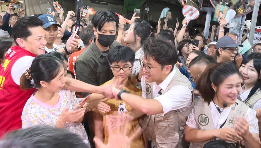 沈伯洋車掃「加裝防彈玻璃」　警政署證實：接收到不利候選人情資