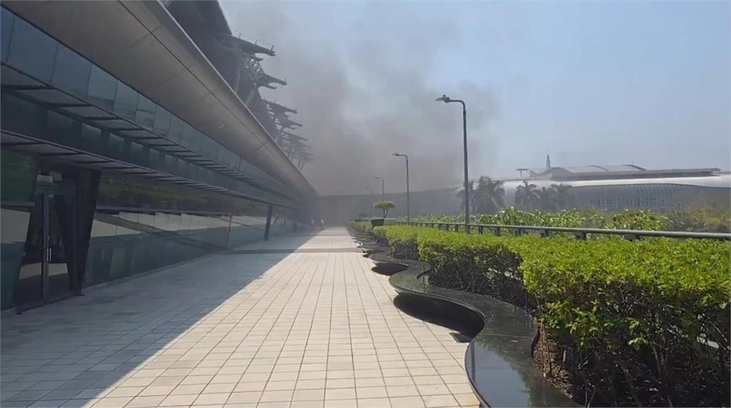 最新／台中高鐵站旁大火狂燒！黑煙竄出警鈴大作　傷亡情形曝光