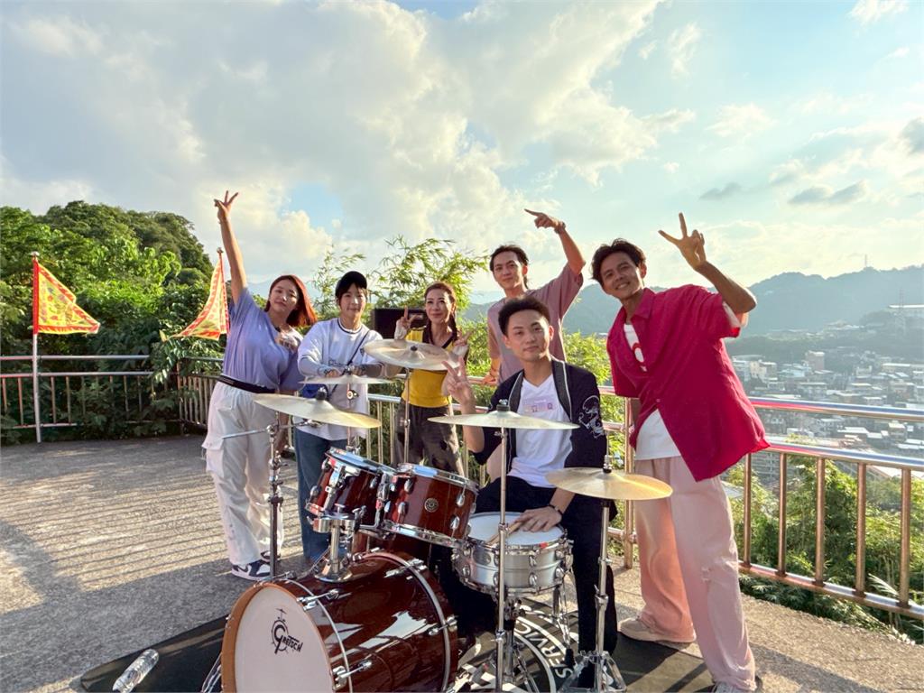 楊繡惠遇19歲鼓手沒錢放棄維也納演出機會!拉他手要帶回家承諾幫出機票