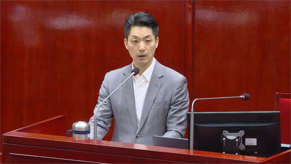 快新聞／蔣萬安糗大了！議員送「環保袋」酸爆：為您裝下最缺乏的勇氣