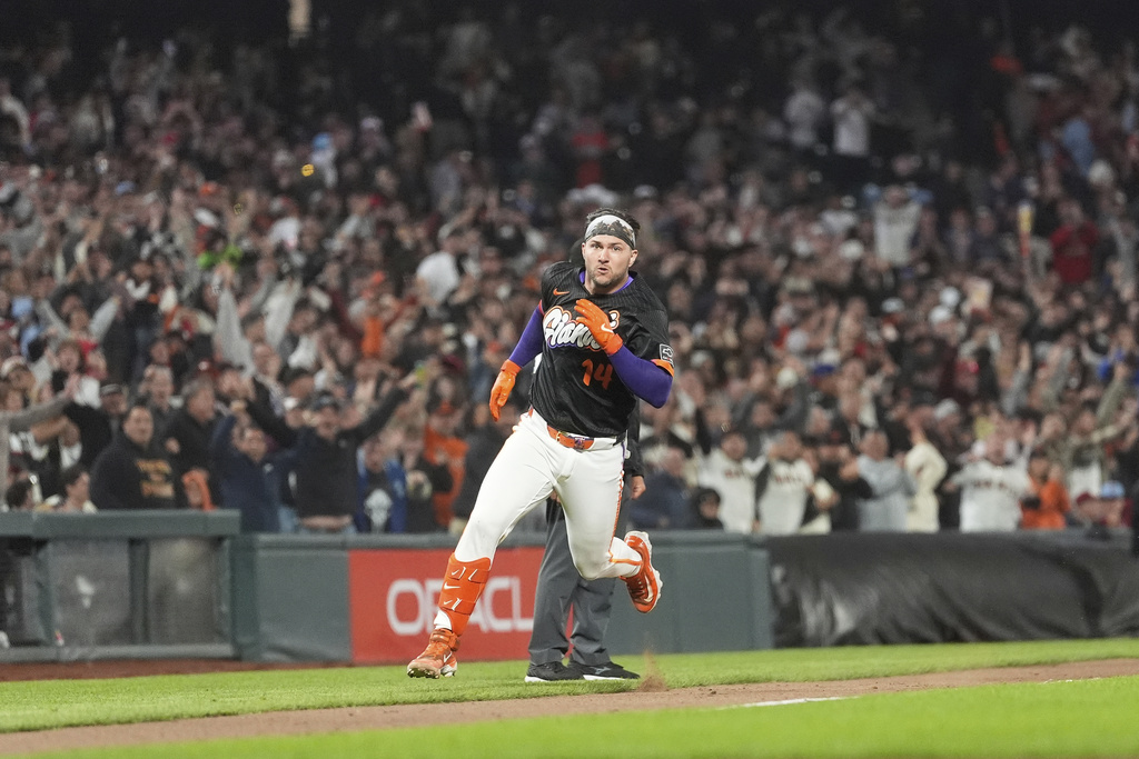 MLB(影)/這是什麼劇本?1成打擊率捕手敲出「再見場內全壘打」創99年神紀錄