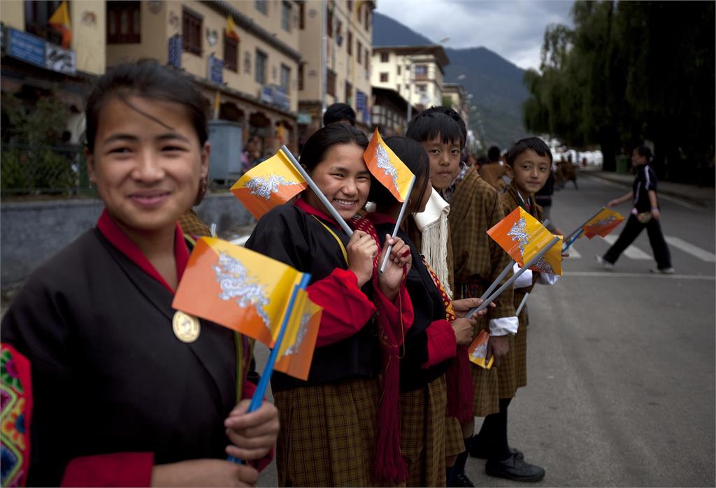 「全世界最快樂的國家」跌落神壇！不丹年輕人外移寧願去「這國」當藍領
